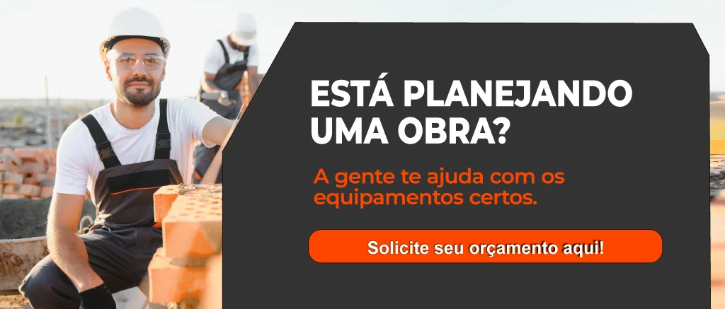 A imagem é um CTA no canto esquerdo um homem no canteiro de obra e no lado esquerdo os dizeres: Tá planejando uma obra? A gente te ajuda com os equipamentos certos. Solicite seu orçamento aqui!